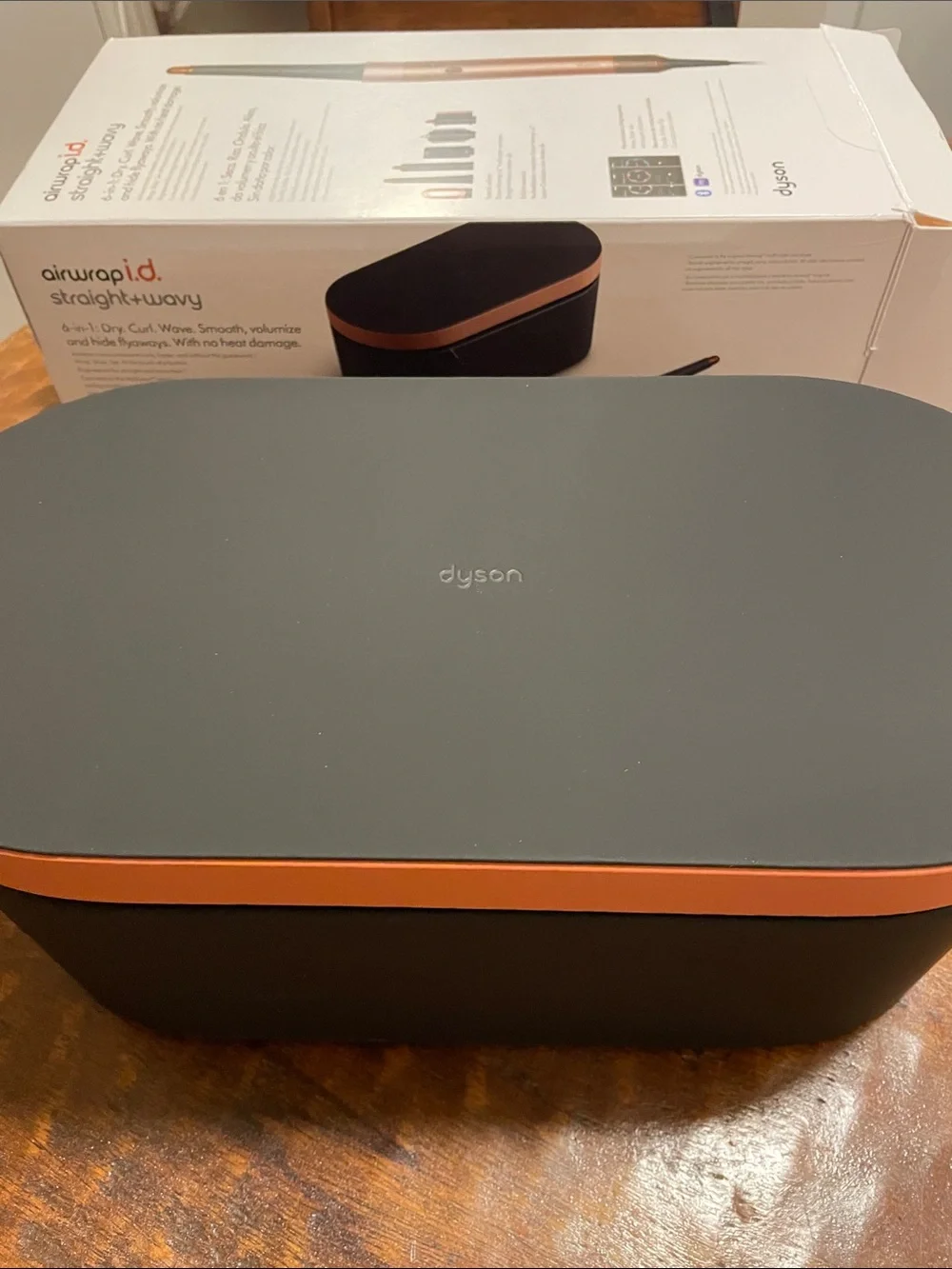 Dyson Airwrap i.d. Straight+wavy. Color copper and black.